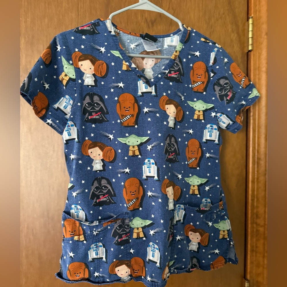 Scrub Top women’s with Star Wars Characters size medium